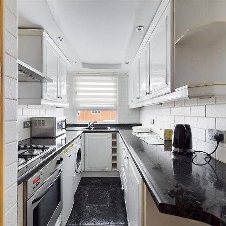 Parsonage Leys Apartment ฮาร์โลว์ ภายนอก รูปภาพ