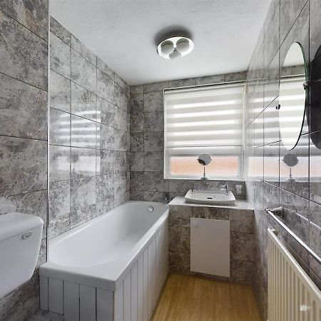 Parsonage Leys Apartment ฮาร์โลว์ ภายนอก รูปภาพ