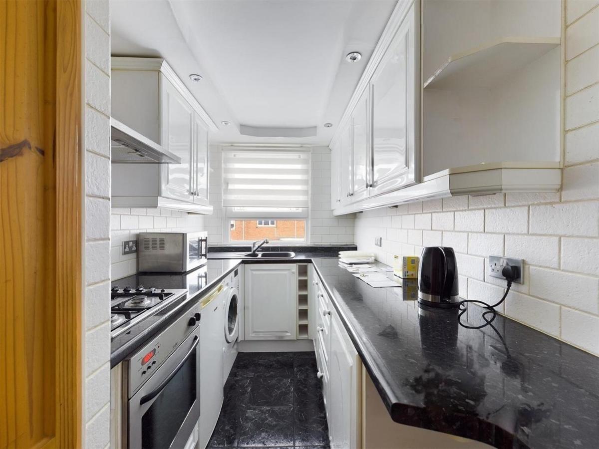 Parsonage Leys Apartment ฮาร์โลว์ ภายนอก รูปภาพ