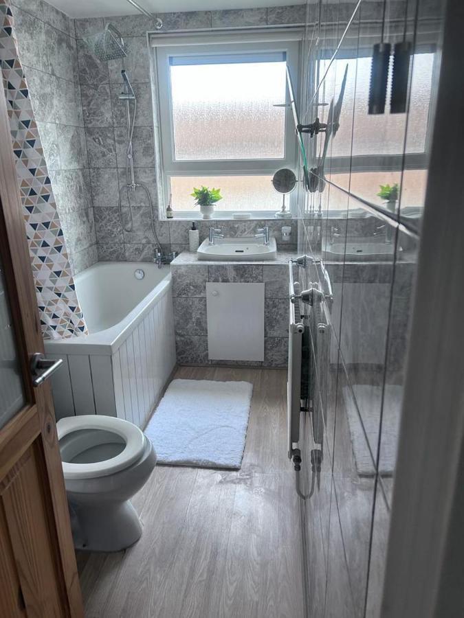 Parsonage Leys Apartment ฮาร์โลว์ ภายนอก รูปภาพ