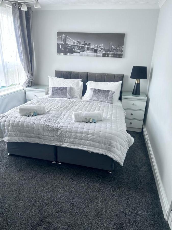 Parsonage Leys Apartment ฮาร์โลว์ ภายนอก รูปภาพ