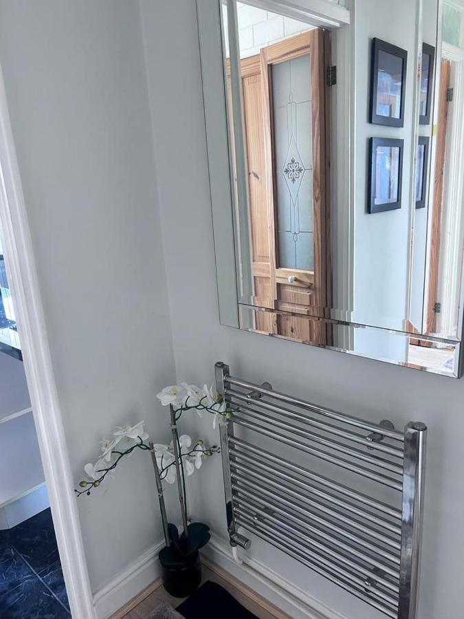 Parsonage Leys Apartment ฮาร์โลว์ ภายนอก รูปภาพ